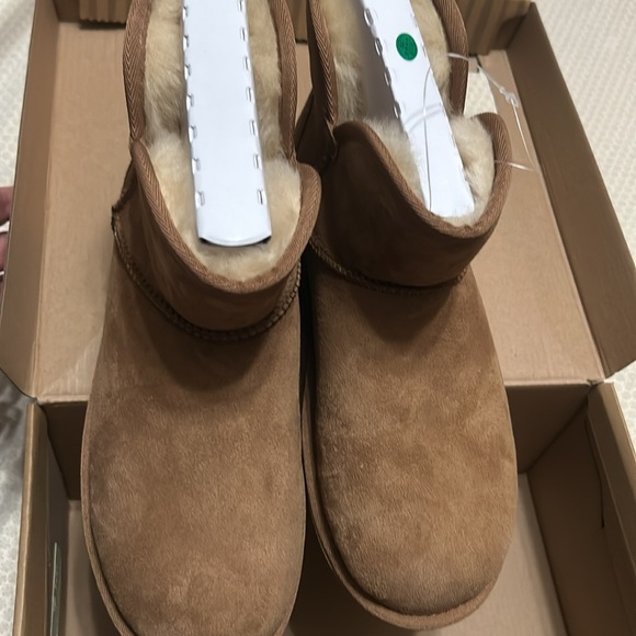 Kirkland Signature Ladies boots genuine suede shearling lightweight size 8 NIB - Picture 3 of 9